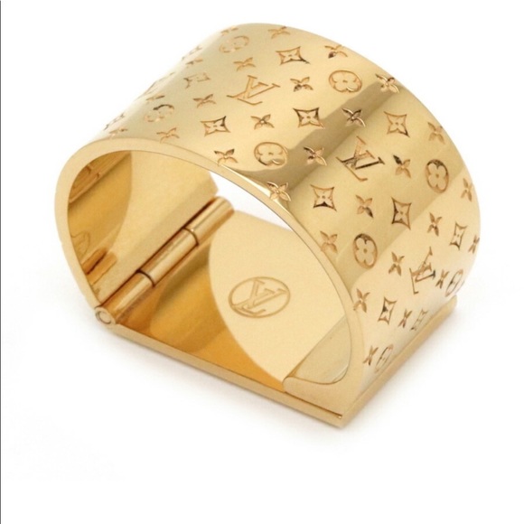 Louis Vuitton Accessories - Louis Vuitton scarf ring new with box and dust bag